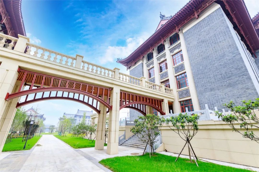 河南大学郑州校区启用，即将迎首批新生！多图带你逛逛这古色古香的“高颜值”“复制”学府